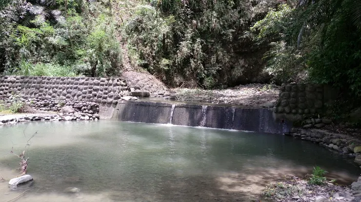 這個深度是枯水時期，豐水期會漲得很高~