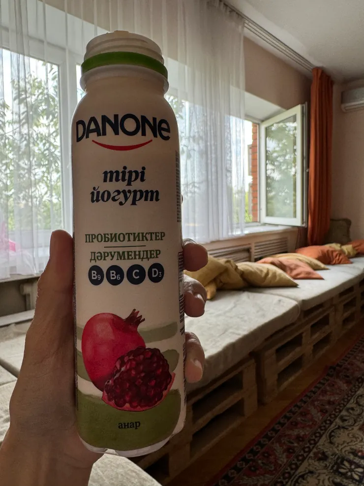 還好還有買一瓶石榴優格飲，不然中午會餓死