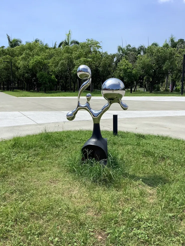 《反ㄧㄥˋ派3C1003》不鏽鋼、銅、培林，2016。