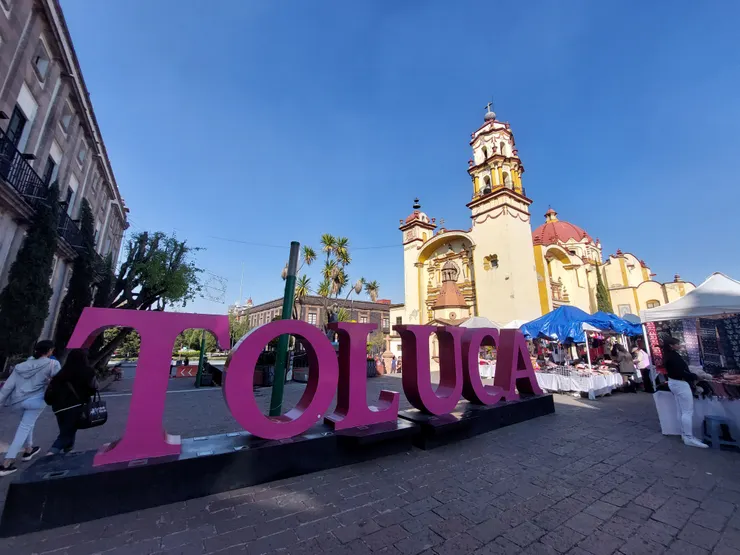 Temple of Santa Veracruz 外的打卡位