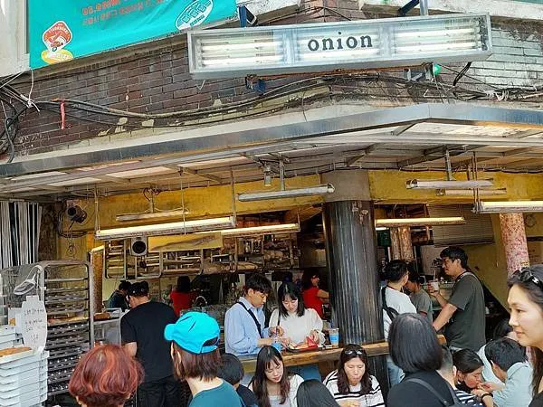 Onion Cafe 人很多