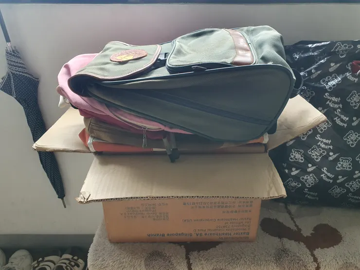 整理出來要捐贈的二手包包們