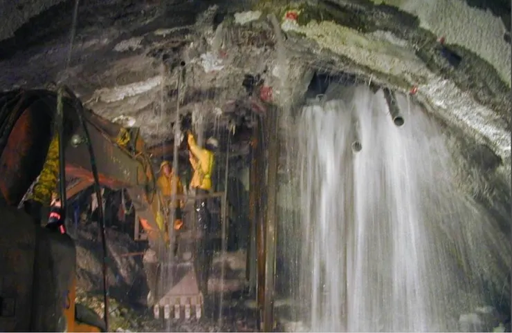 圖片來源：王豐仁理事長提供 / 雪隧照片圖／取自國公局北工處網站