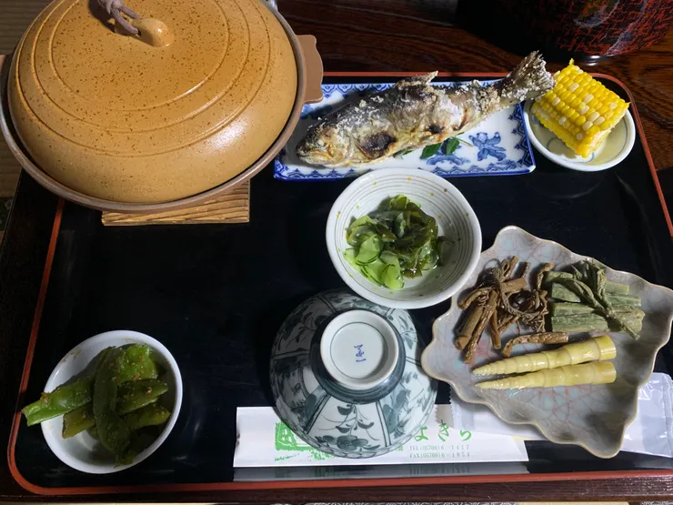 雖是一人掌廚的民宿，仍是碟碟盤盤不馬虎