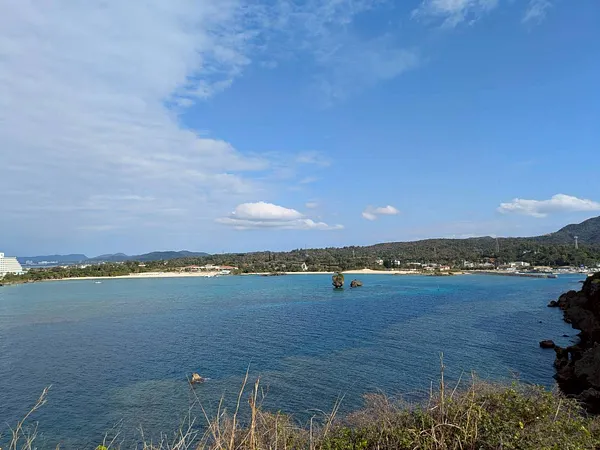 萬座毛 _遠方的夫妻岩