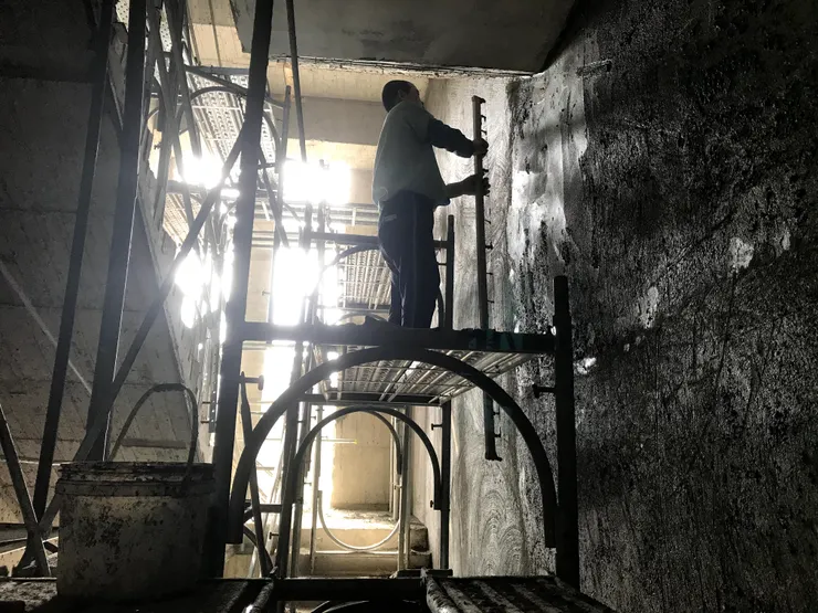 爸爸認真工作的身影