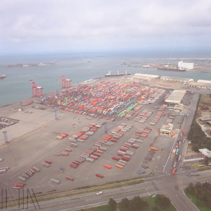 刊頭 於1976年啟用的臺中港，是戰後我國首座自行打造的人工港口，為中部重要門戶。檔號：A325000000E/0078/BN41/1