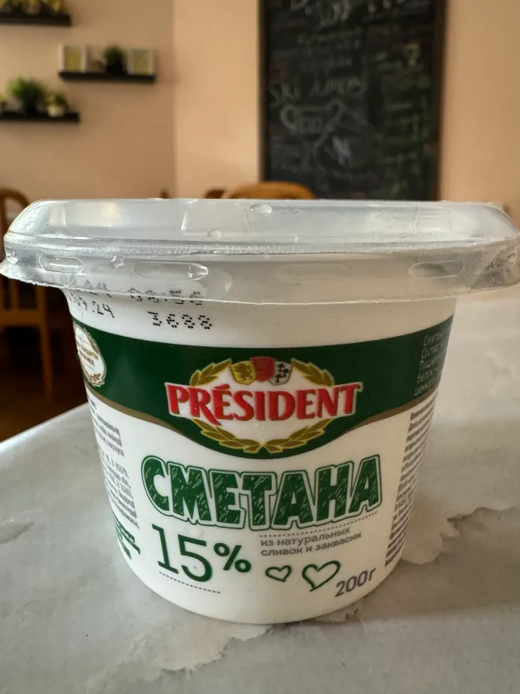 買了一瓶圖片翻譯是酸奶的東西當午餐，後來越吃越不對勁，才發現原來是塗在麵包上的酸奶油醬啊...