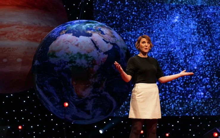 去年秋天，挪威電動車協會秘書長 Christina Bu 在 TEDx Arendal 上發表了演講，分享了像挪威這樣的小國如何對電動車擴張產生巨大影響。照片：Birgit Fostervold / TED x Arendal