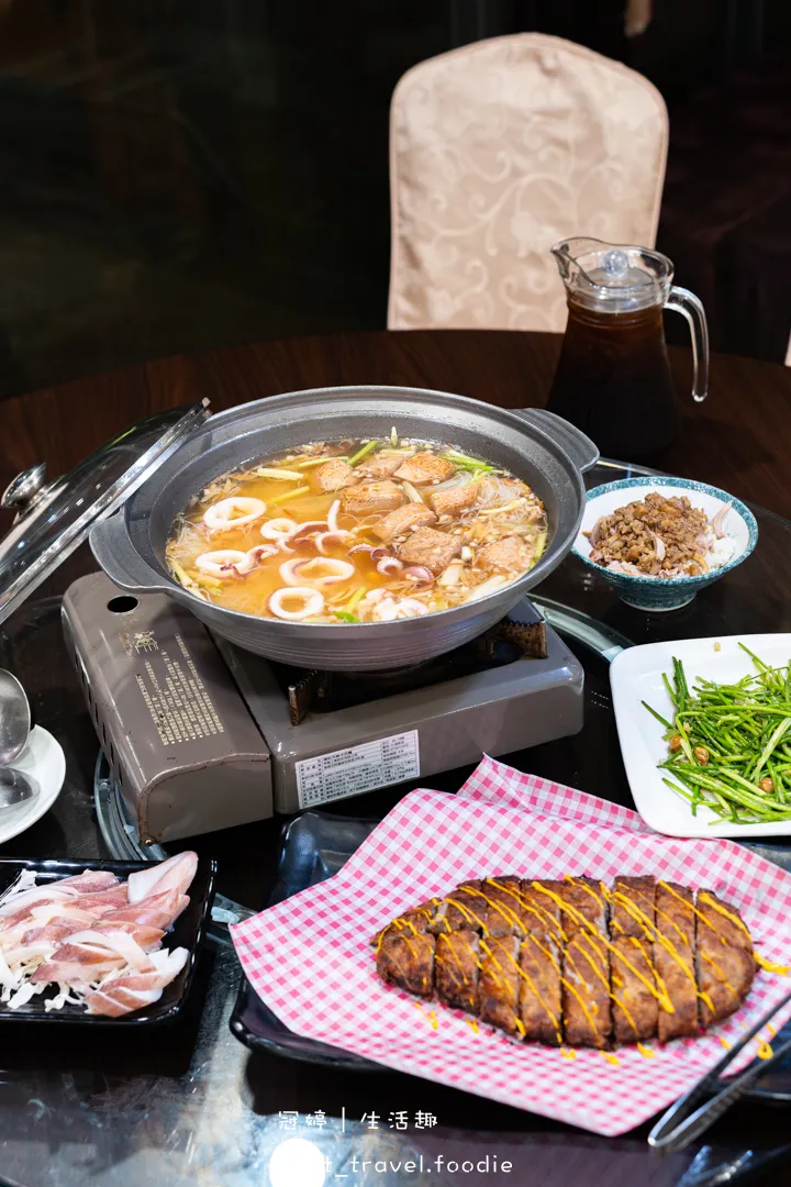 [台南新營聚餐好停車]華味香景觀宴會餐廳，熟客推薦菜單全攻略！必點350元大份量芋頭小卷米粉、功夫菜芋泥貢鴨，新營美食餐廳推薦，附最新菜單