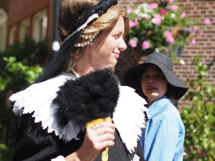 時空穿越者與古代貴婦交會的一瞬