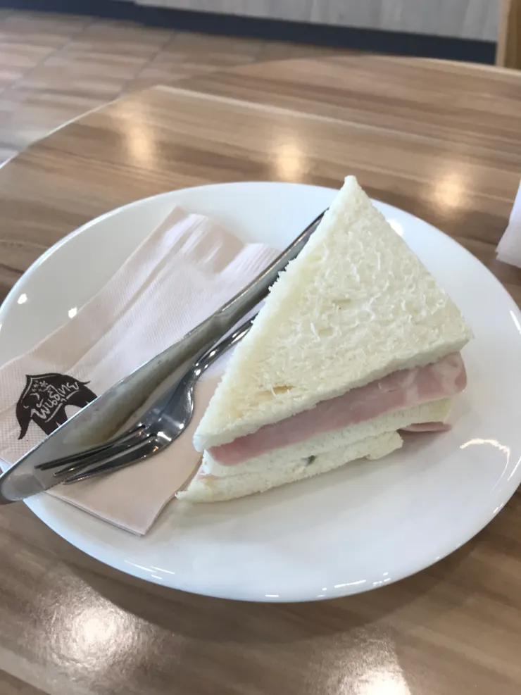這份便是在咖啡店吃的三文治，很是普通。