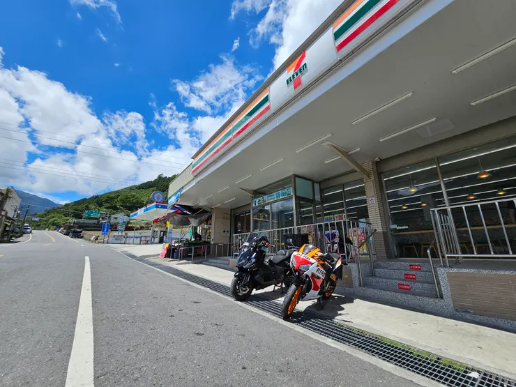 藍天白雲，怎麼拍都舒服~