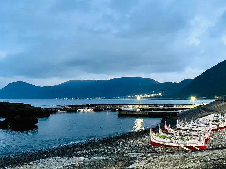 東清灣與達悟族拼板舟