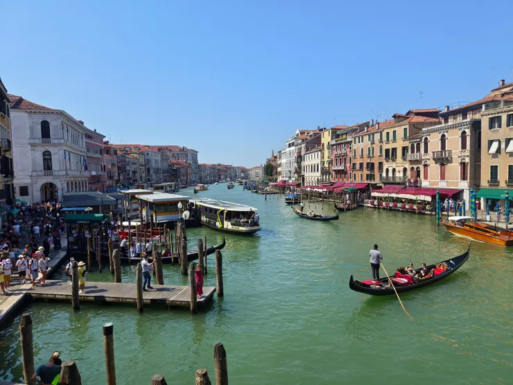 大運河交通相當繁忙