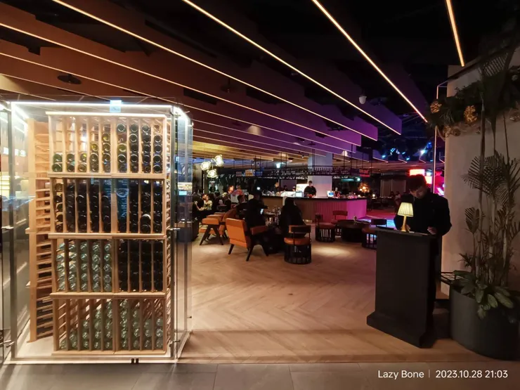 oxi oyster & wine live house