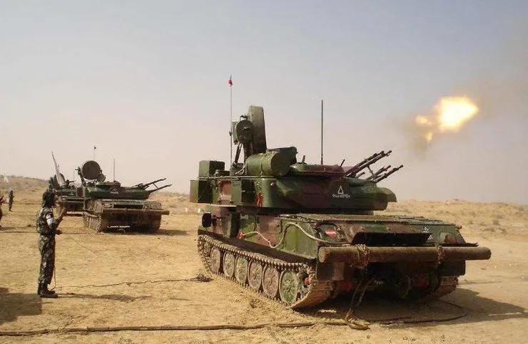 2A6石勒喀河，北約代號ZSU-23-4希爾卡，由對米格17大小目標最大探測距離20公里，最大追蹤距離17公里的1РЛ33М2雷達引導4管23毫米機砲，全車備彈1000發。計算機結合雷達測得的目標角速度和距離資訊，以及機砲俯仰和偏航角，自動控制機砲追蹤和打擊目標。2A6對1500米高度秒速250米的米格17靶機命中率可達0.42，但對200米高度飛行同類目標命中率會下降到0.15，對3000米高度飛行同類目標命中率則會下降到0.3。這種高砲的反應速度和精度遠高於此前任何同類武器，對習慣以超低空突破防空網的以色列飛行員構成巨大威脅。