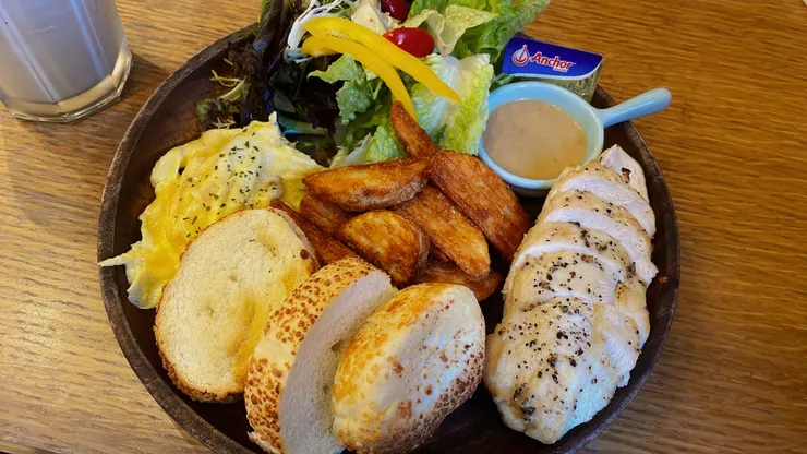 香煎雞胸肉加上冰拿鐵