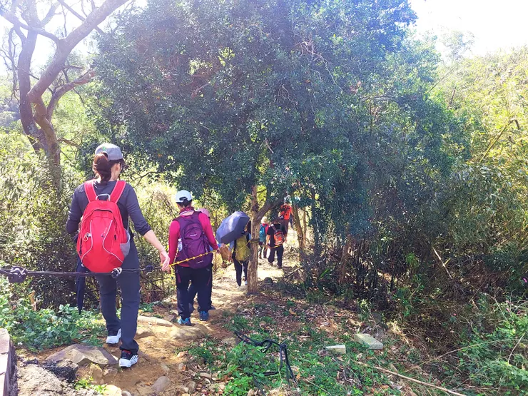 由觀景台小徑前往墨硯山。