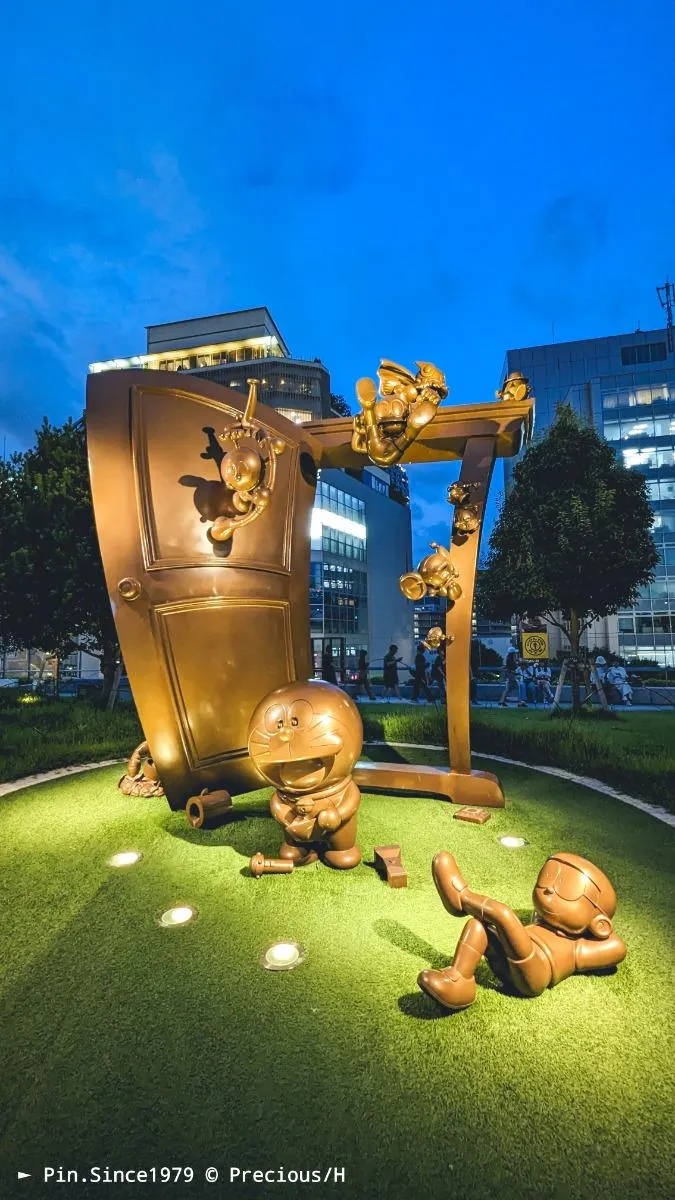 「哆啦A夢未來之門」紀念雕像