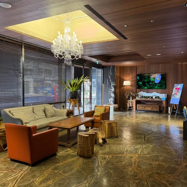 一進門後就能感受到高級飯店的氛圍，大廳與裝潢都非常氣派。