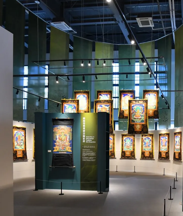 事業展區的度母唐卡(照片取自活動官網)