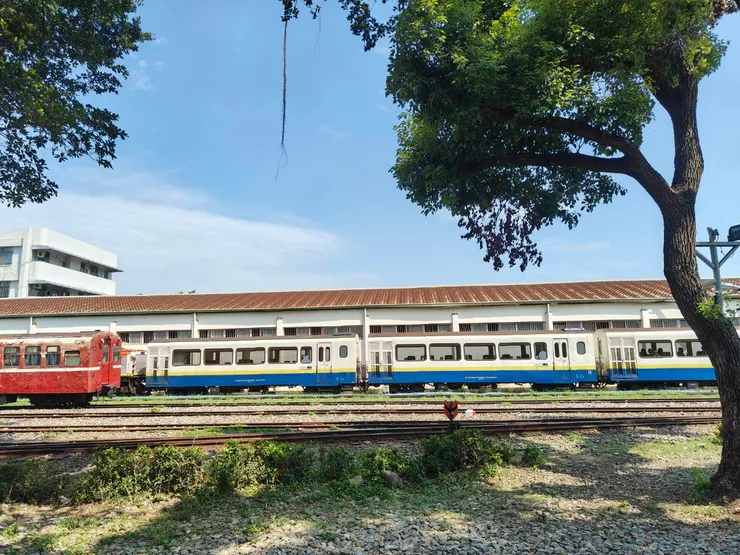 栩悅號列車經過