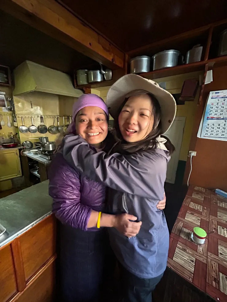 一直說我長得很像她小姑的老闆娘,笑聲超級爽朗:)