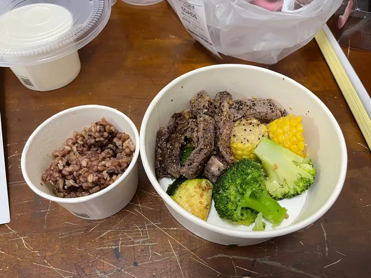 沙朗牛排健康餐。