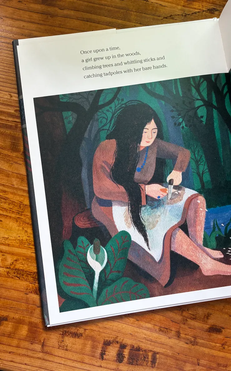 在巴奈特的改寫下，女孩在森林中長大，會爬樹、削木棍、徒手抓蝌蚪，還擁有難得的幽默感。 