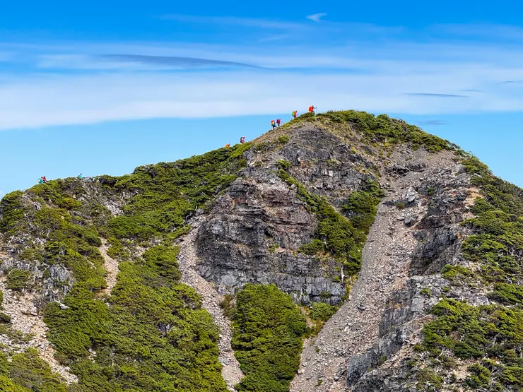 往凱蘭特崑山的30人大隊今晚要下塌雪北山屋。