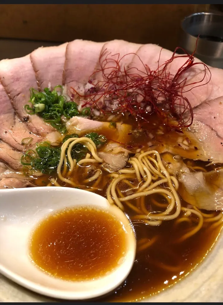 看看這個清澈的湯頭 大口喝下真的除了順口又帶有醬油甘甜感