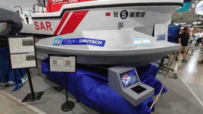 愛爾麗5號旁邊的小船是？