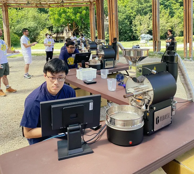 室外的烘焙賽，適應環境當下變化做出調整也是考驗選手的一環