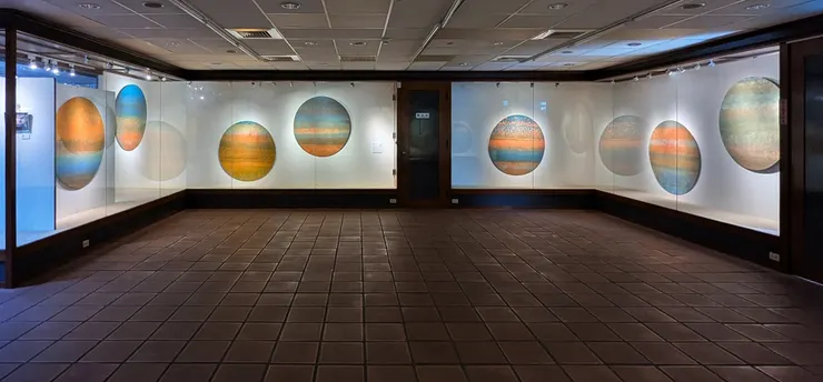 西元2025年4月15日，虹心球、空間與時間的對話。