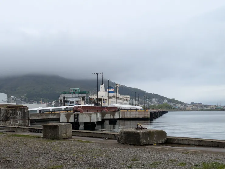 退役軍艦的海上咖啡廳