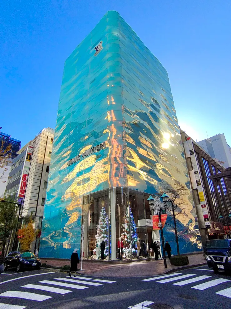 LV大樓外觀水波紋十分吸晴