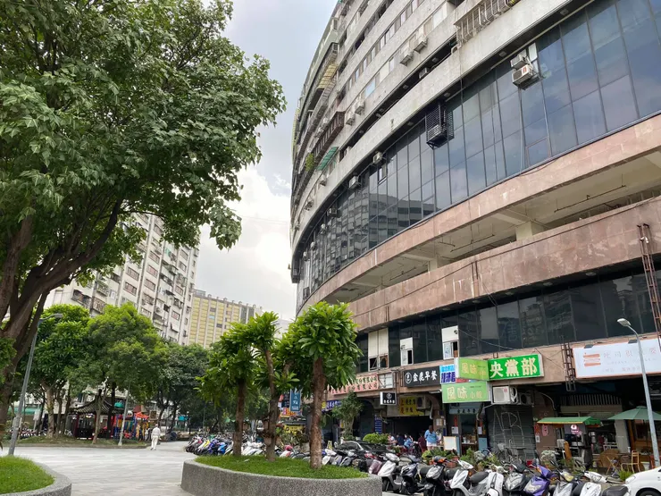 扇形大樓為昔日的安東街水門