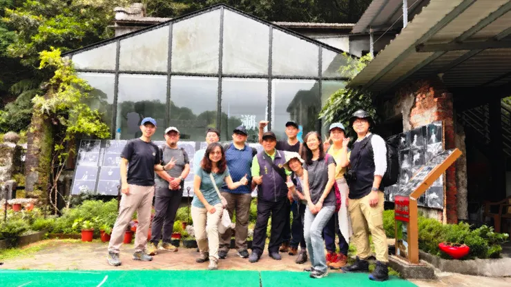 台語團與周朝南大哥的合影