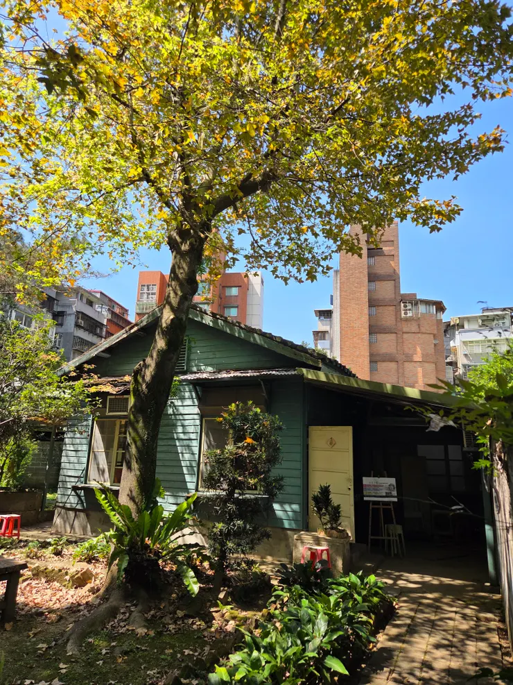 古蹟類別為宅第的市定古蹟。地上一層之日式木造房屋，建物之建材雖非上品且規模不大，但庭院頗具規模。