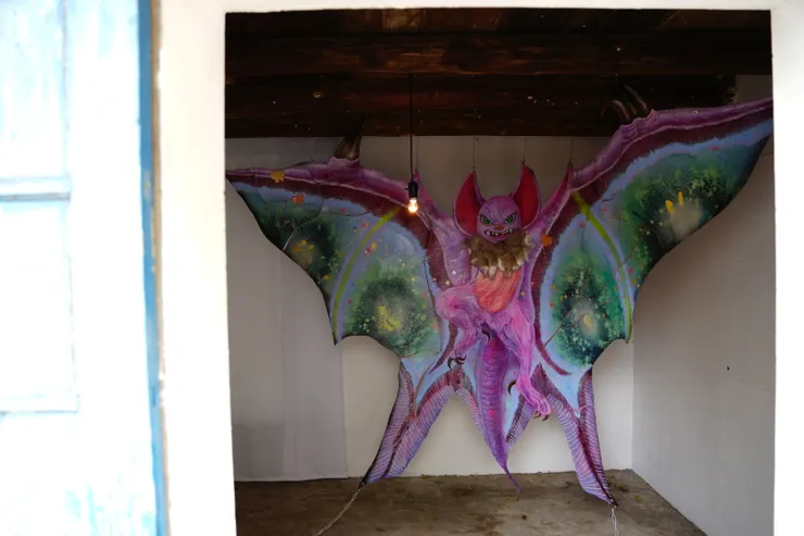 象徵病毒的「蝙蝠怪獸」