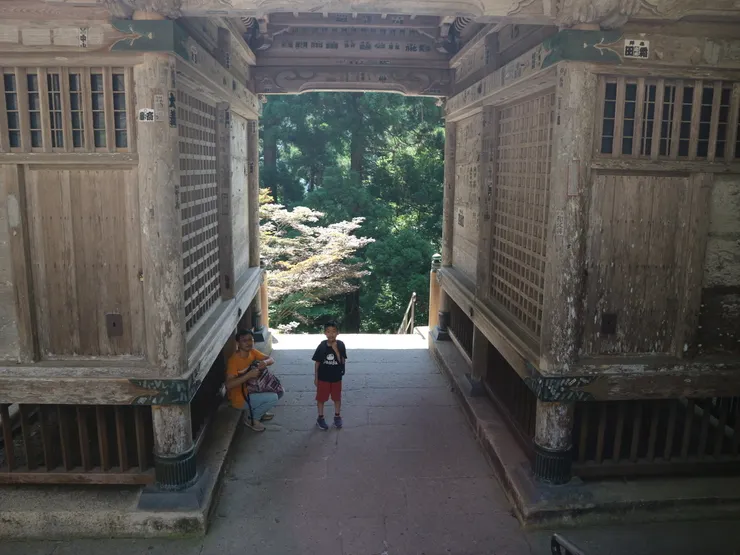 仁王門也是乘涼休息的好所在