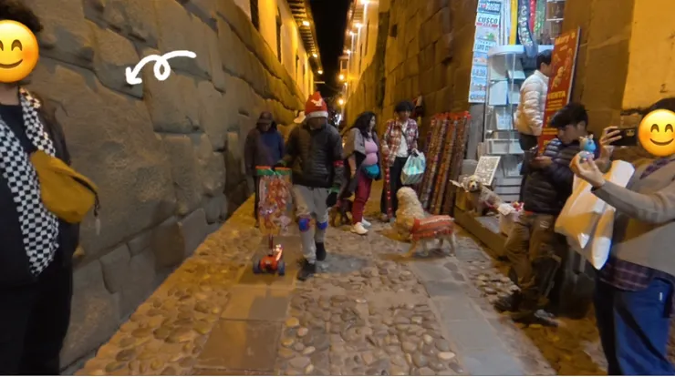 路過十二角石時，直接被前方店家的捲毛狗狗給迷惑，竟然完全沒認真拍到十二角石本尊！