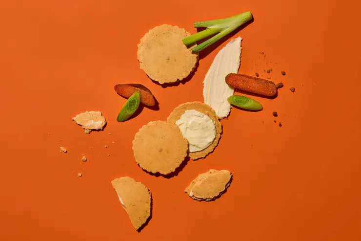 舊振南春節限定「烏魚子起司煎餅」嚴選台灣野生烏魚子，揉入清爽青蔥香氣，帶來一口入魂的驚喜。