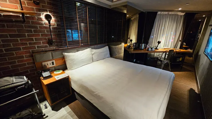 高雄城市商旅駁二館的房間走的是工業風!超美!