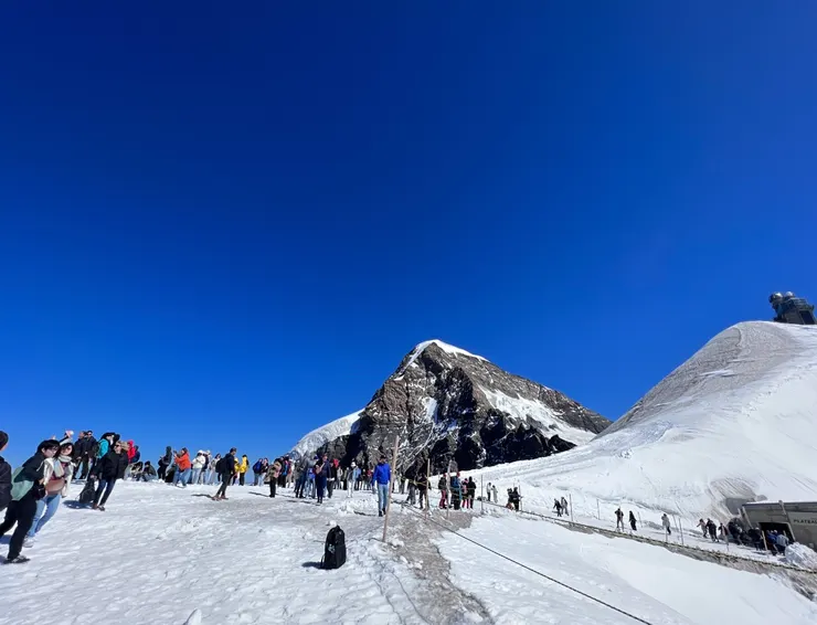 普拉特展望台除了和瑞士國旗拍照，也是看雪景的好地方