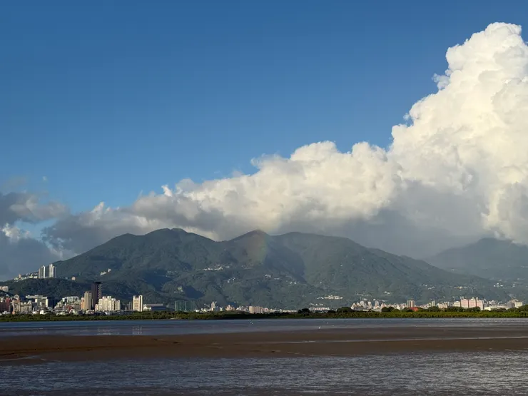 2025/10/18 有彩虹的河岸