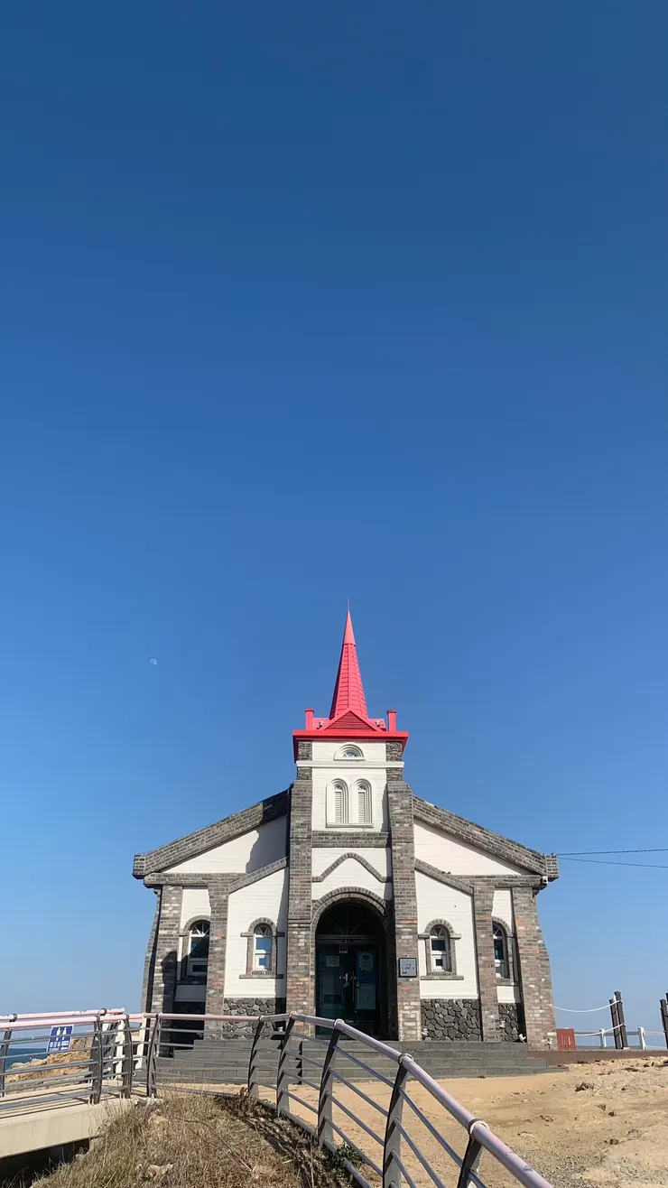 下車馬上教堂映入眼簾。