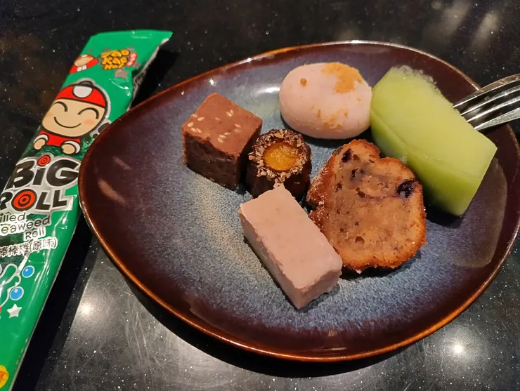 甜點也不錯，蒸糕都不錯