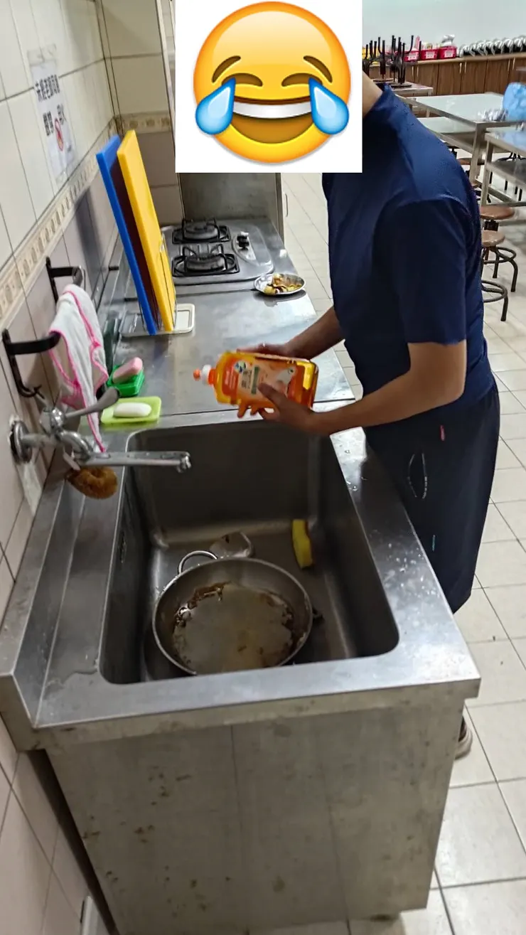 不同於其他同學，他是願意幫我洗碗跟清理環境的